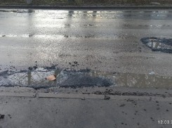 Таганроженка показала, как отремонтировали дорогу на улице Ломоносова 