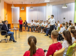 Глава Таганрога Андрей Фатеев встретился с учащимися городских школ