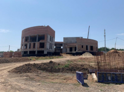 В октябре 2022 года откроется садик в поселке Самбек, где находили скелет человека