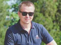 Сливы с плитки в Таганроге, кто прав?