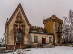 Минус метр суши: под воду может уйти и знаменитый замок Лакиера, что под Таганрогом