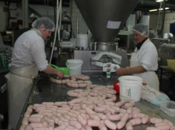 На ростовском заводе «Тавр», продукция которого продается в Таганроге, обнаружили сальмонеллу, грязь и плесень