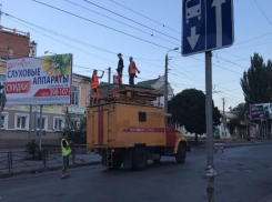 Большегруз в центре Таганрога напакостил и сбежал с места происшествия