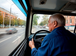 Может он пьяный: таганроженка шокирована агрессивными манёврами водителя маршрутки