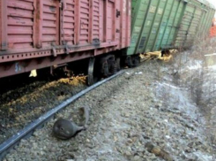 По облепленным  грязью рельсам вагон  покатился под откос в Таганроге