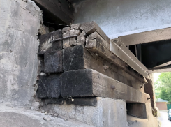 «Ну, это заявление писать надо» — трещины Черного моста напугали только жителей Таганрога