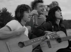 Песня из кинофильма «Лето»,  исполненная таганрожцем Ромой Зверем, становится хитом