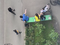 Мат при детях и игры с ножом: жители «Дубков» в Таганроге напряжены 