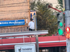 В Таганроге дети устроили игры с электрическими проводами