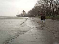 Таганрогу грозит подтопление водами из залива