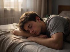 Подушка — надёжнее партнёра? Почему зумеры поголовно отказываются от секса 