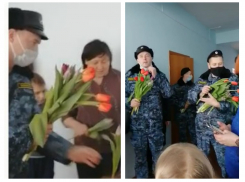 «Вам, любимые!»: судебные приставы поздравили с 8 марта милых дам из Донбасса