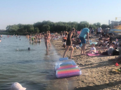 На бумаге малолюдные пляжи в Таганроге, а что на деле?
