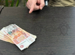 Директор автошколы под Таганрогом пообещала водительские права за деньги и теперь пойдёт под суд