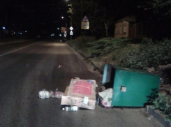 В Таганроге мусорные баки бросаются под колеса автомобилистов