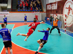 Родные стены помогли таганрогским гандболистам на Чемпионате России по гандболу