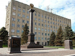 На украшение городской администрации потратили 250 000 рублей