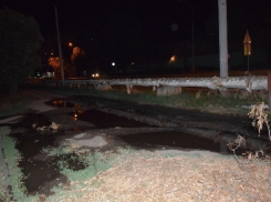 Затопленный по щиколотку двор многоэтажки возмутил жителей Таганрога