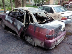 В Таганроге сожгли «десятку»