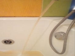 На «Русском Поле» из кранов таганрожцев «Фанта» течет вместо воды