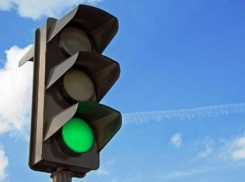 Трехфазные светофоры заработали на перекрестах в Таганроге 