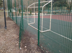 Таганрожцам в футбол играть не запретишь