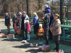  Таганрожцы освящают в церквях и  храмах куличи и яйца