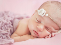 Один случай на 729 тысяч: жительница Матвеево-Курганского района родила четверняшек