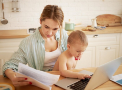 Таганрожцам рассказали, насколько вырос материнский капитал с начала февраля