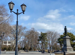 Да будет свет: в скверах Таганрога отремонтировали фонари