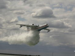 Пилоты МЧС России совершили тренировочные полеты на таганрогских самолетах Бе-200 