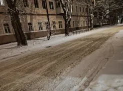 «Снег до 4 см можно не чистить»: власти Таганрога объяснили нормы уборки после жалоб горожан