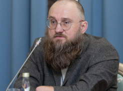 Автор поправок в Конституцию и любитель собак Сергей Бурлаков собрался в Госдуму от Таганрога