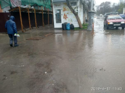 В центре Таганрога стоит вода по колено, обещалкин  Куранов обманул людей