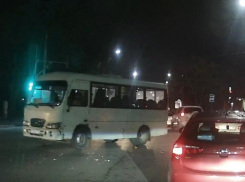 В центре Таганрога произошло ДТП с участием маршрутки 