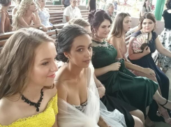 Почти 200 золотых медалистов наградили в Таганроге