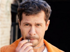 «Слышишь, руку дай!»: Павла Деревянко неприятно удивили обледеневшие улицы Таганрога