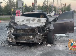 Погоня за нарушителем началась на трассе Ростов - Таганрог: полыхающая машина, погибшая и много покалеченных