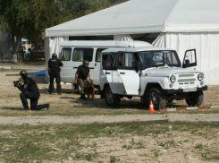 С боевой формой таганрогского ОМОНа познакомились участники молодежного форума