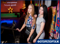 Таганрожцы зажгли на пятничной караоке-вечеринке