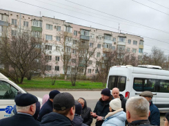 Остановку обсуждают, проблему обещают решить: горожане и чиновники сошлись на Чучева и Пархоменко