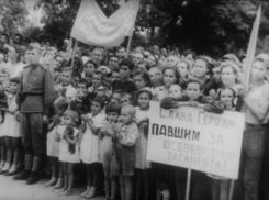 30 августа 1943 года таганрожцы провели митинг по случаю освобождения города