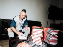 В 2800 рублей оценивает свой автограф таганрожец Рома Зверь