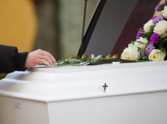 Таганрожцам добавят денег на похороны