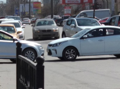 Два водителя не поделили дорогу в Таганроге