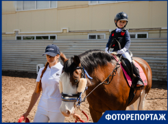 Конный Казачий Центр «Атаман» провел открытый чемпионат и первенство Таганрога по паралимпийскому конному спорту