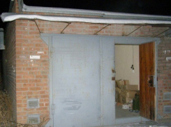 В Таганроге на Дачной сгорели гаражи