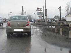 Таганрожцам на заметку: переезд под Таганрогом закроют на два дня