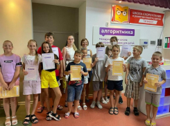 Графический дизайнер или видеоблогер, оратор или полиглот? А может и то и другое? 