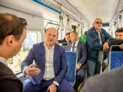 Замгубернатора прокатился на трамвае № 9, который запустили в тестовом режиме в Таганроге 